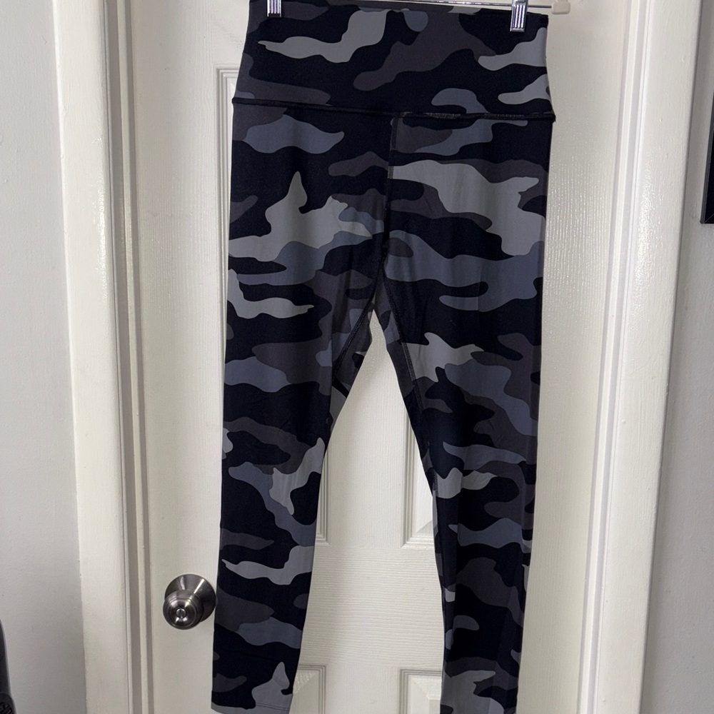 PINK Ultimate Victoria's Secret Black Blue Gray Camouflage Leggings large
